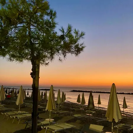 Ada Ξενοδοχείο με διαμερίσματα 4*